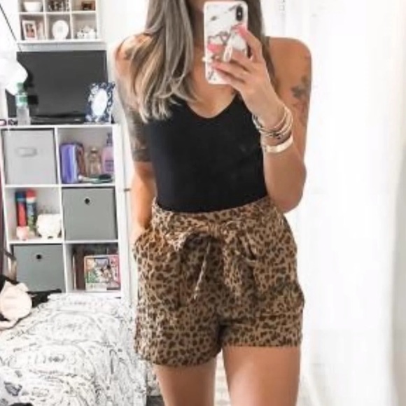 a new day Pants - A new day Belted Leopard Shorts Large